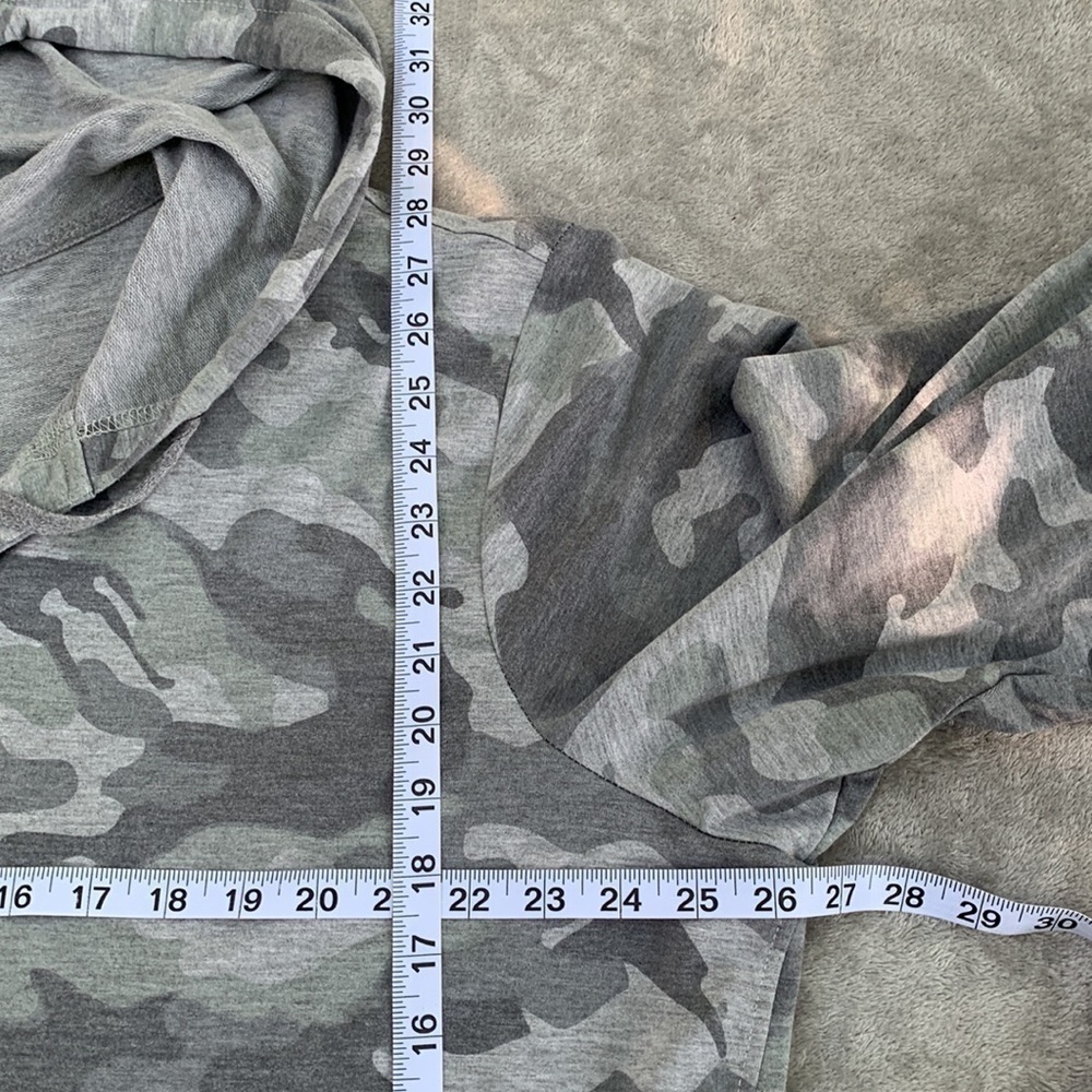 JANE and Delancey Camo Top - Picture 2 of 5